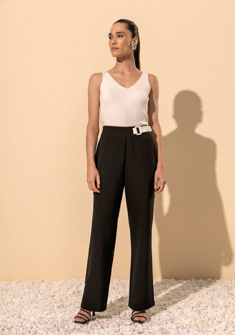 Calça Reta de cintura alta com detalhe no cós